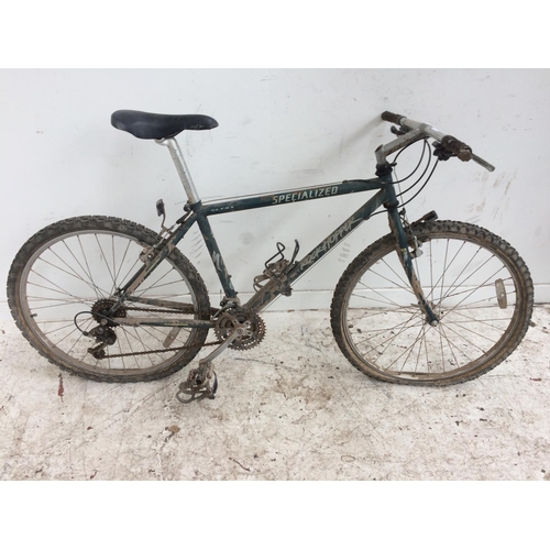 14 - THREE MOUNTAIN BIKES FOR SPARES OR REPAIR TO INCLUDE A GREEN SPECIALISED ROCK HOPPER WITH QUICK RELE... 