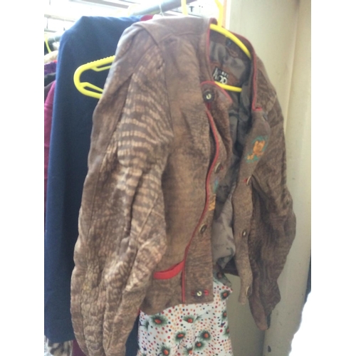 238 - SEVENTEEN ITEMS OF VINTAGE CLOTHING TO INCLUDE DRESSES, COATS, JACKETS ETC (SIZES 8, 10, 12, 14 AND ... 