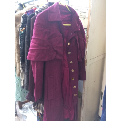 238 - SEVENTEEN ITEMS OF VINTAGE CLOTHING TO INCLUDE DRESSES, COATS, JACKETS ETC (SIZES 8, 10, 12, 14 AND ... 