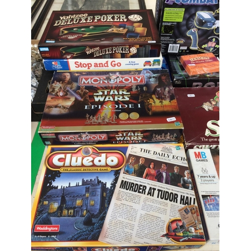 252 - A LARGE COLLECTION OF BOARD GAMES TO INCLUDE STAR WARS EPISODE 1 MONOPOLY, CLUEDO, BATTLESHIP, TWIST... 