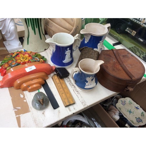 258 - A COLLECTION OF MIXED ITEMS TO INCLUDE VINTAGE CERAMICS, VINTAGE SIGNED FOOTBALL ETC