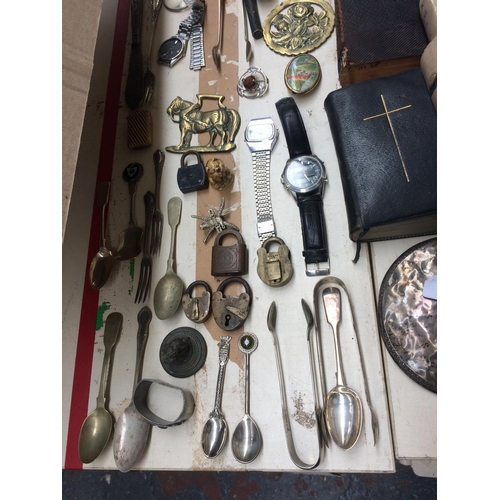 261 - A LARGE QUANTITY OF COLLECTABLE ITEMS TO INCLUDE WATCHES, VINTAGE PADLOCKS, HALLMARKED SILVER HAND M... 