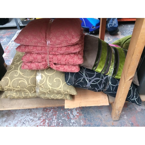 85 - A MIXED CLEARANCE LOT TO INCLUDE COLD WATER HEADER TANKS, GOOD QUALITY SCATTER CUSHIONS, CHRISTMAS I... 