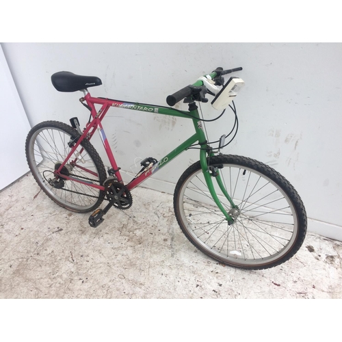 10 - A PINK AND GREEN APOLLO KILIMANJARO GENTS MOUNTAIN BIKE WITH QUICK RELEASE FRONT WHEELS AND 21 SPEED... 