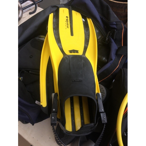 123 - SELECTION OF GOOD QUALITY MARES DIVING EQUIPMENT: SIZE 6 WETSUIT, AVANTIX 3 FLIPPERS, CASED M1 DEPTH... 