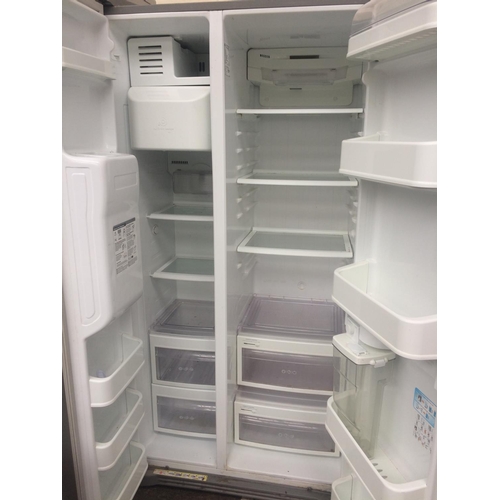 157 - A LARGE STAINLESS FRONTED LG AMERICAN STYLE LARDER FRIDGE FREEZER WITH WATER DISPENSER (W/O)