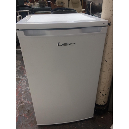 237 - WHITE LEC A+ UNDER COUNTER FRIDGE (W/O)