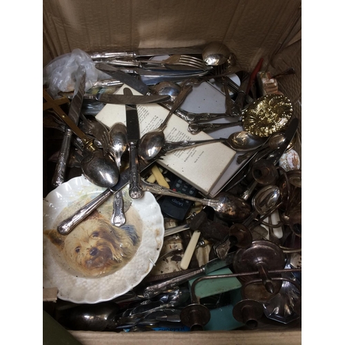 370 - BOX CONTAINING LARGE QUANTITY OF VINTAGE CUTLERY, JAPANESE BOX, COFFEE GRINDER, ETC.