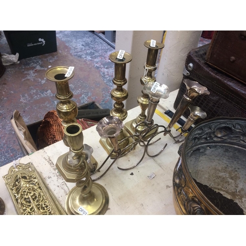 404 - QUANITY OF MIXED METALWARE TO INCLUDE: BRASS PLANTER, ROCOCO STYLE PHOTO FRAME, BRASS CANDLESTICKS, ... 