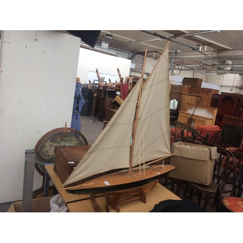 422 - GOOD QUALITY MODERN TEAK SAILING BOAT MODEL ON STAND