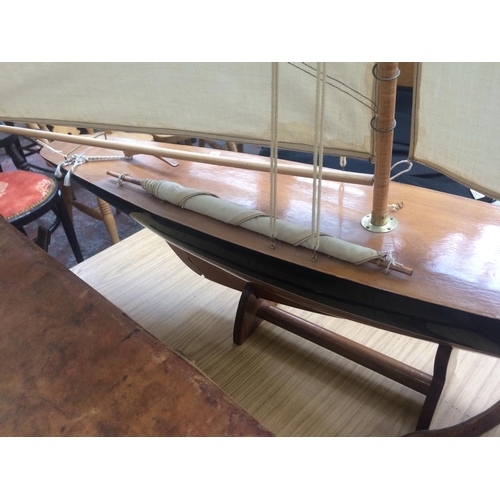 422 - GOOD QUALITY MODERN TEAK SAILING BOAT MODEL ON STAND