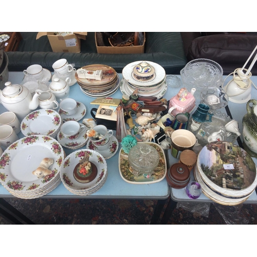 452 - LARGE COLLECTION OF CERAMICS AND GLASSWARE TO INCLUDE: DINNER PLATES, COLLECTORS PLATE, TANKARDS, FR... 