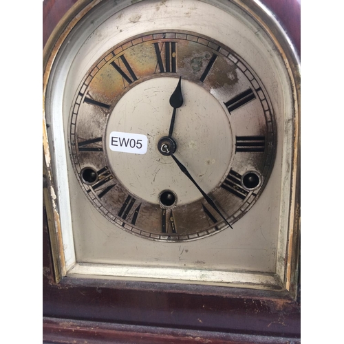 454 - MAHOGANY CASED NAPOLEON WESTMINSTER CHIME MANTLE CLOCK WITH KEY AND PENDULUM