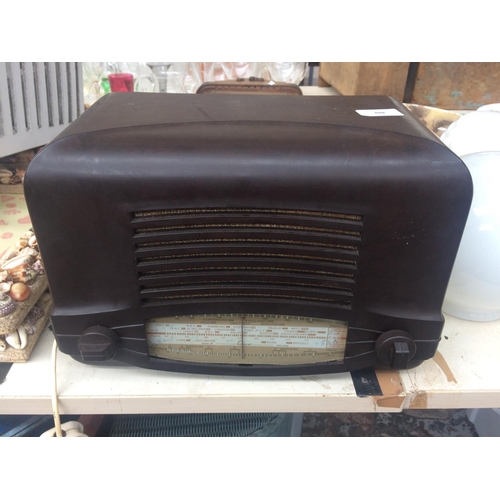 488 - VINTAGE COSSOR (Model 464) BAKELITE CASED RADIO