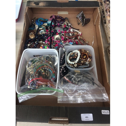 491 - LARGE QUANTITY OF MIXED COSTUME JEWELLERY