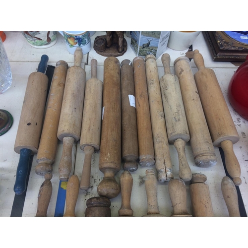 493 - 19 VARIOUS VINTAGE WOODEN ROLLING PINS