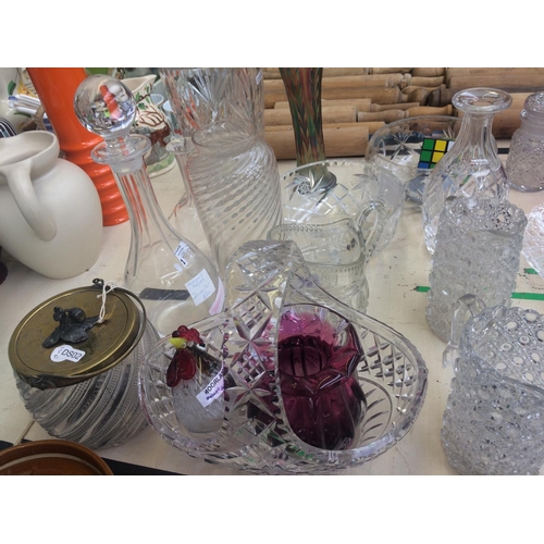 494 - 19 PIECES OF MIXED GLASSWARE TO INCLUDE: FRUIT BOWL, DECANTER, CUT GLASS JUGS, CARNIVAL GLASS VASE, ... 