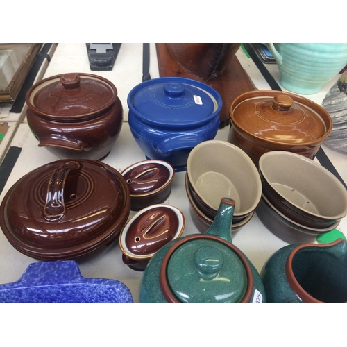 495 - 20 PIECES OF MIXED CHINA TO INCLUDE: TEAPOTS, CASSEROLE DISHES, BOWLS, ETC.