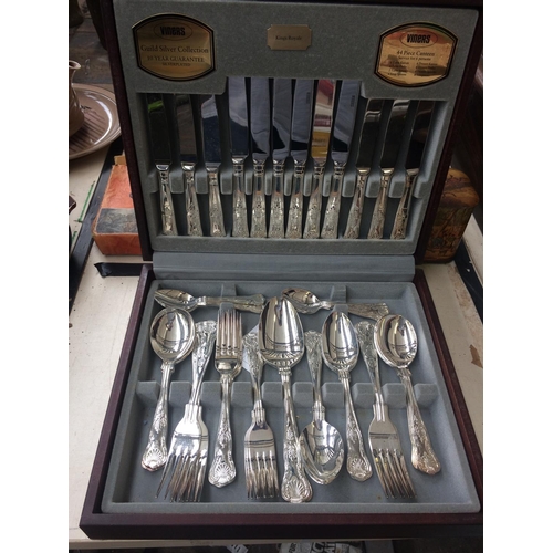 499 - MODERN 44 PIECE VINERS WESTBURY CANTEEN OF CUTLERY WITH ORIGINAL LEAFLET AND PACKAGING