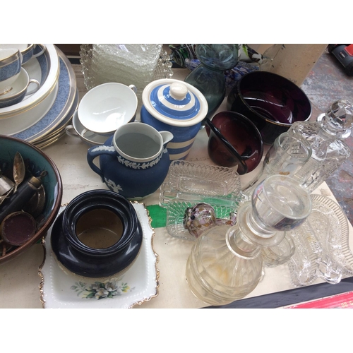 503 - COLLECTION OF MIXED CHINA AND GLASSWARE TO INCLUDE: 14 PIECES OF ROYAL DOULTON ST. PAULS TABLEWARE, ... 