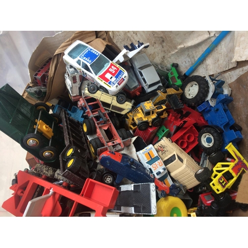 504 - BOX CONTAINING LARGE QUANTITY OF VINTAGE TOY VEHICLES