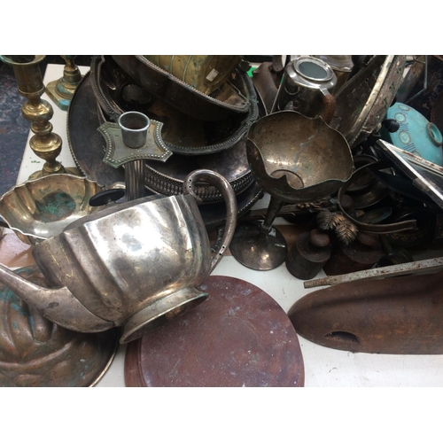 511 - LARGE COLLECTION OF MIXED METAL ITEMS TO INCLUDE: GALLERIED TRAYS, TEAPOTS, PHOTO FRAMES, TINS, JELL... 