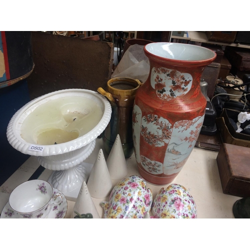 532 - COLLECTION OF MIXED CHINA TO INCLUDE: LARGE ORIENTAL VASE, WALL POCKETS, PART ROYAL ALBERT SWEET VIO... 