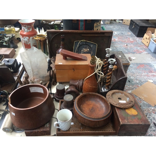 534 - LARGE COLLECTION OF TREEN WARE TO INCLUDE FRUIT BOWL, BAGATELLE BOARD, JEWELLERY BOXES, GALLERIED TR... 