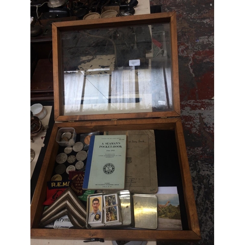 537 - OAK TABLE TOP COLLECTORS CASE CONTAINING MIXED ITEMS TO INCLUDE: COINS, BOOKS, CIGARETTE CARDS, CLOT... 