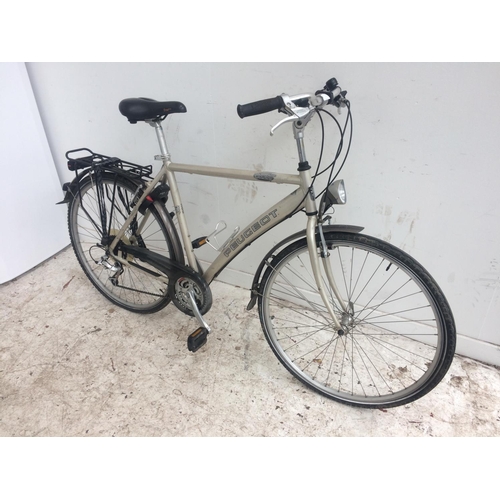 7 - A BEIGE PEUGEOT COUNTRY MENS TOURING BIKE WITH QUICK RELEASE WHEELS, DYNAMO LIGHTS, REAR CARRIER AND... 