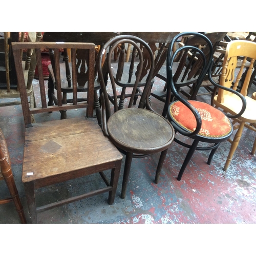 810 - THREE ITEMS TO INCLUDE: AN OAK FRAMED GEORGIAN DINING CHAIR, A CIRCULAR SEATED BENTWOOD DINING CHAIR... 