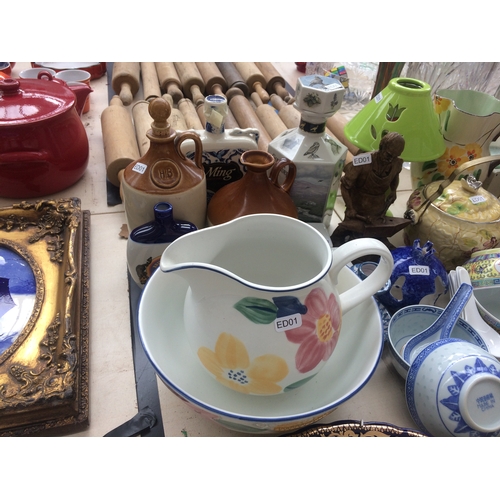 478 - A LARGE COLLECTION OF MIXED CERAMICS TO INCLUDE: PLATTER WITH PEACOCK DECORATION, JUG AND BOWL SET, ... 