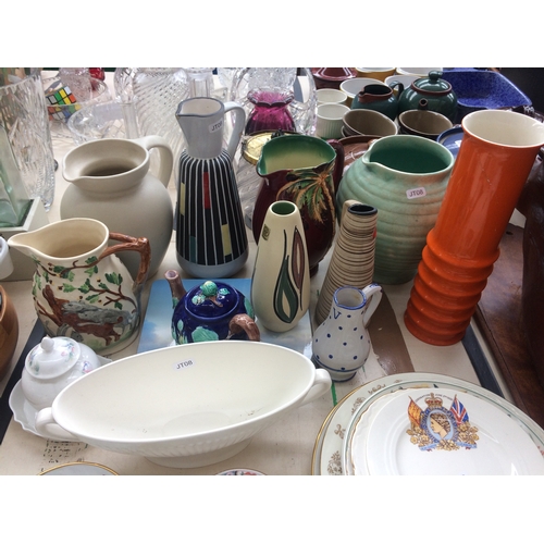 478A - A LARGE COLLECTION OF MIXED CERAMICS TO INCLUDE: CORONATION WARE, WEDGWOOD PLAQUES, BESWICK, KENSING... 