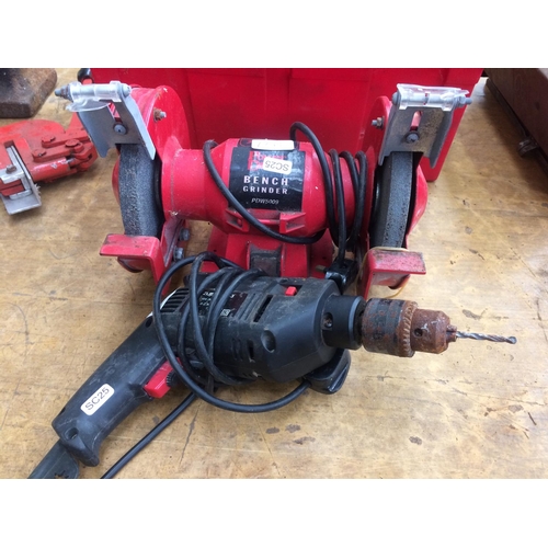 108 - TWO ITEMS TO INCLUDE A RED POWER DEVIL PDW 5009 ELECTRIC TWIN WHEEL BENCH GRINDER TOGETHER WITH A WO... 