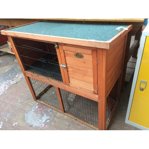 121 - A GOOD QUALITY CHEEKO WOODEN TWO TIER RABBIT HUTCH WITH LOWER RUN AND FELT ROOF (MEASURING 41