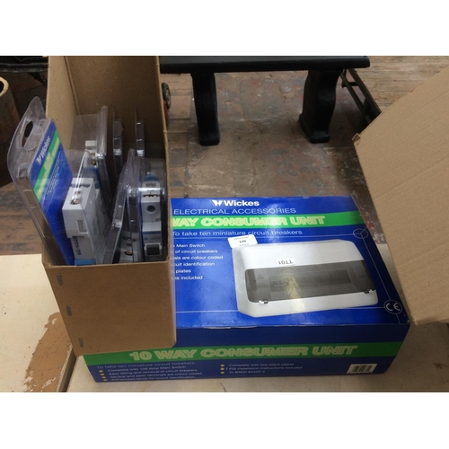 139 - TWO ITEMS TO INCLUDE A BOXED WICKES 10 WAY ELECTRICAL CONSUMER UNIT AND A BOX CONTAINING SIX NEW WIC... 