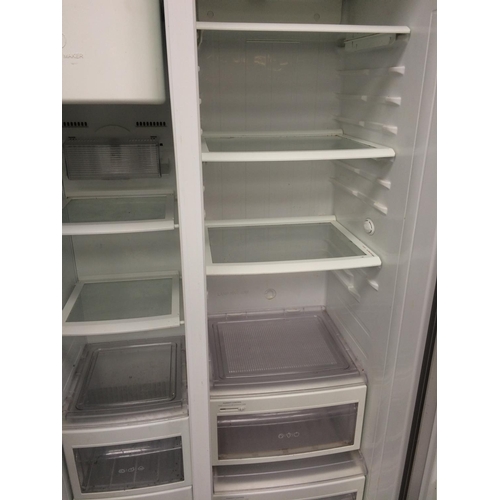 186 - A LARGE STAINLESS FRONTED LG AMERICAN STYLE LARDER FRIDGE FREEZER WITH WATER DISPENSER (W/O)