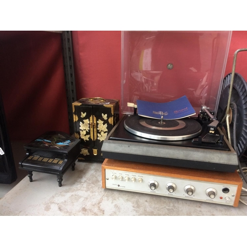 242 - FOUR ITEMS TO INCLUDE A VINTAGE GARRARD SP25 MK III RECORD TURNTABLE, A METRO SOUND AMPLIFIER AND MI... 