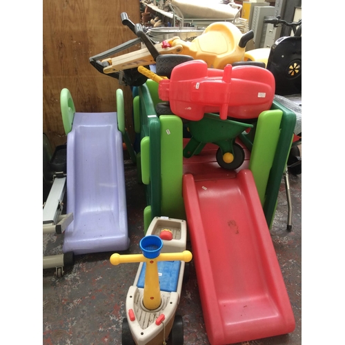 31 - A LARGE SELECTION OF CHILD'S OUTDOOR PLASTIC TOYS TO INCLUDE LITTLE TYKES QUAD BIKE, CLIMBING FRAME ... 