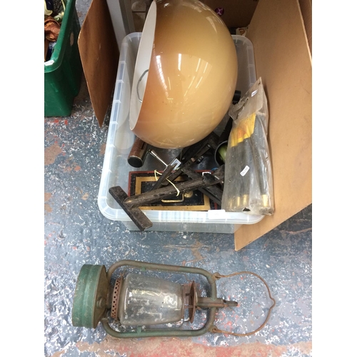 321 - A BOX CONTAINING MIXED ITEMS TO INCLUDE TILLEY LAMP, STRONG BOX LIGHTS, TV BRACKET, MONEY BOX, LIGHT... 