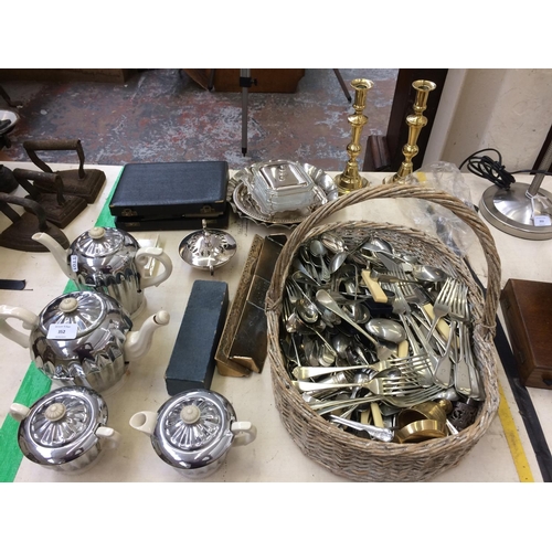 352 - A LARGE COLLECTION OF METALWARE TO INCLUDE BASKET OF CUTLERY, BRASS CANDLESTICKS, CHROME PLATED TEA ... 