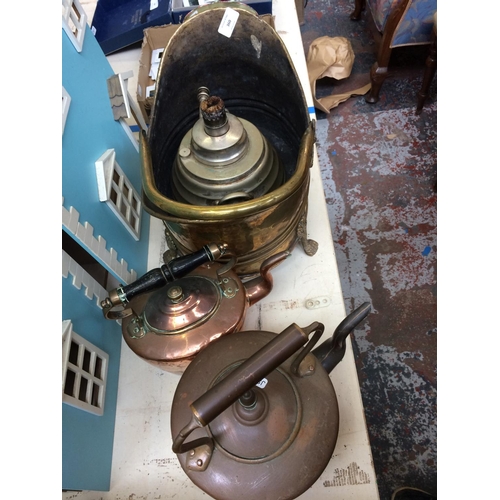 360 - A COLLECTION OF METALWARE TO INCLUDE TWO COPPER KETTLES, BRASS COAL BUCKET AND A PARAFFIN LAMP BASE