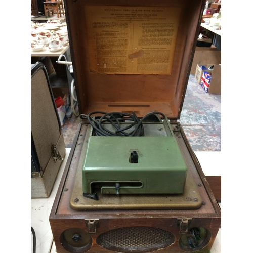 366 - A VINTAGE OAK CASED BLIND TALKING BOOK MACHINE