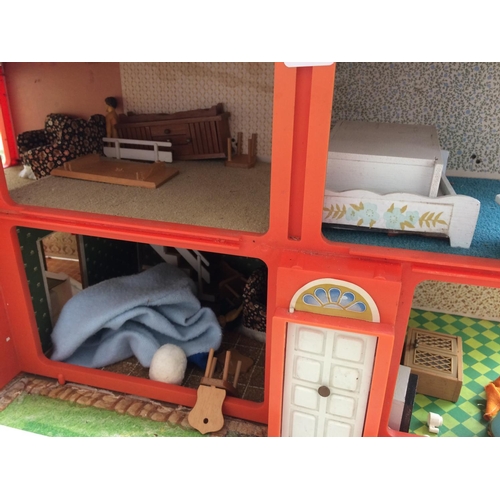 402 - A VINTAGE CHILDS DOLLS HOUSE WITH CONTENTS