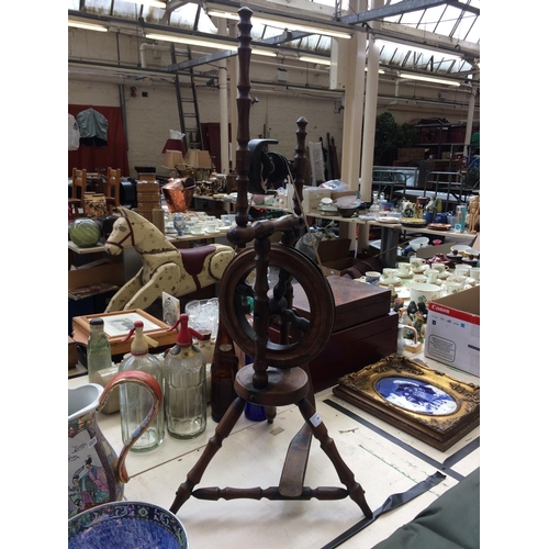 405 - A VINTAGE MAHOGANY SPINNING WHEEL