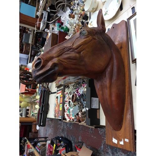 410 - UNUSUAL LARGE PLASTIC HORSE HEAD ON OAK BACK