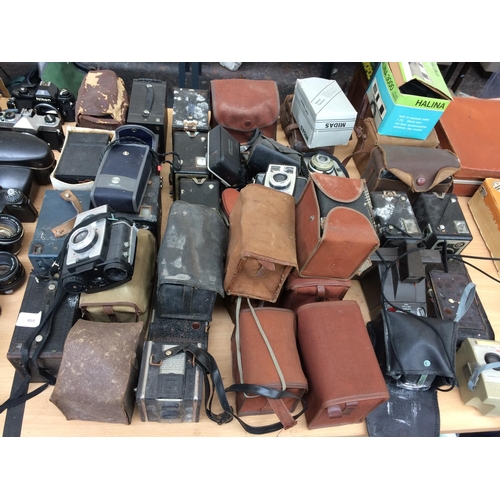 419 - A LARGE COLLECTION OF VINTAGE BOX CAMERAS