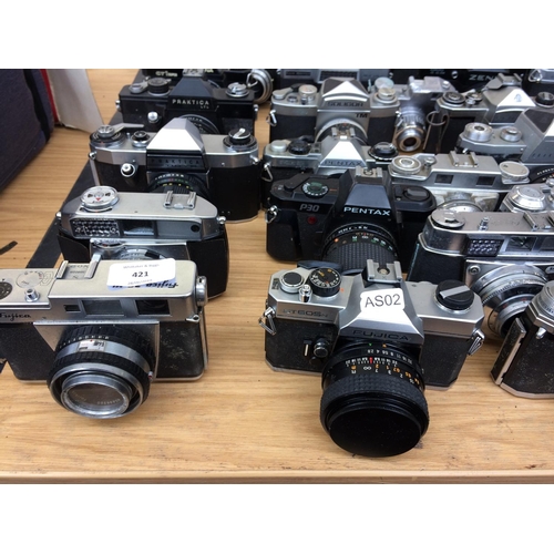 421 - AN EXTENSIVE COLLECTION OF APPROXIMATELY 41 VINTAGE CAMERAS AND LENSES