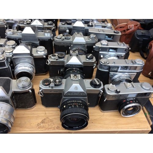 421 - AN EXTENSIVE COLLECTION OF APPROXIMATELY 41 VINTAGE CAMERAS AND LENSES