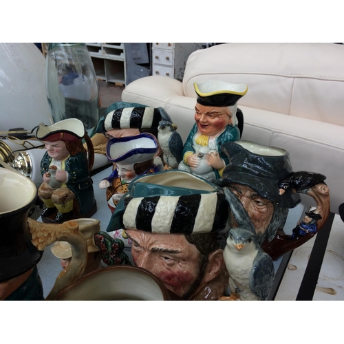 433 - A LARGE COLLECTION OF CHARATER JUGS TO INCLUDE ROYAL DOULTON FAULKNER (A/F), ROYAL DOULTON RIP VAN W... 